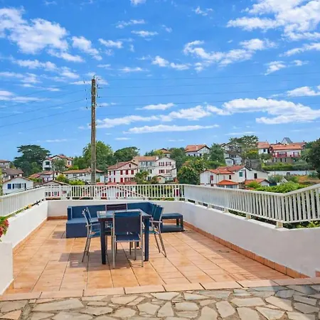 Dans Jean De Luz *